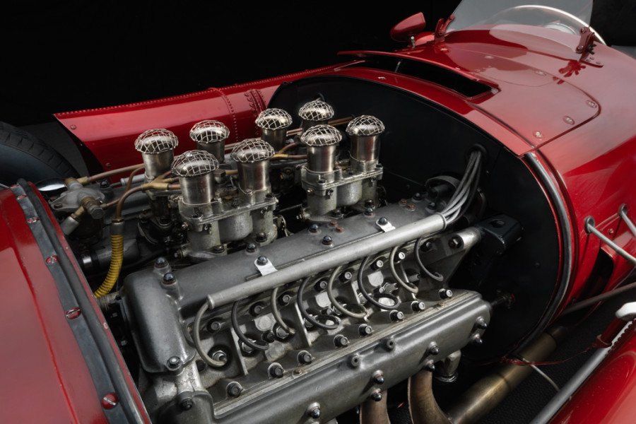 Lancia-D50-engine1-900x600.jpg